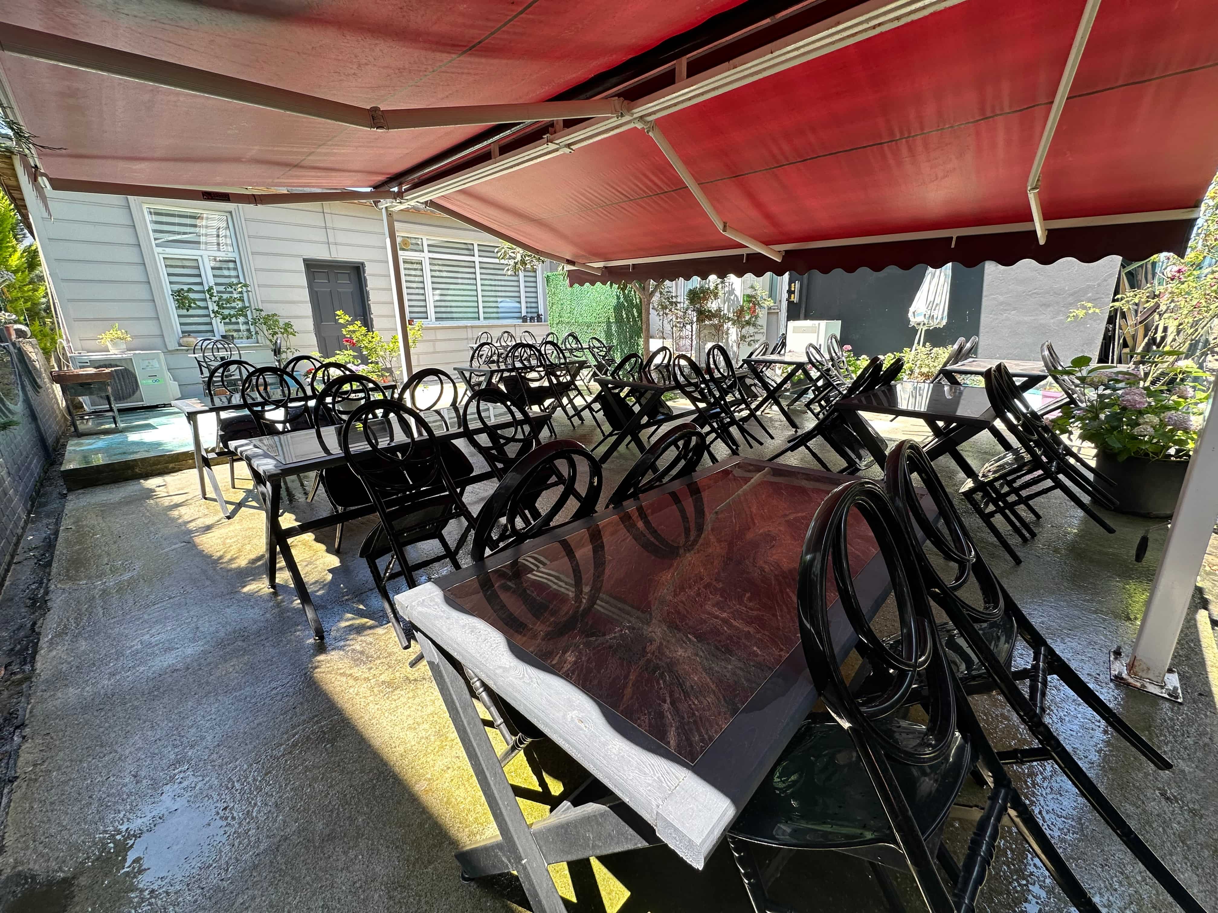 Karasu Otel bahçe kahvaltı